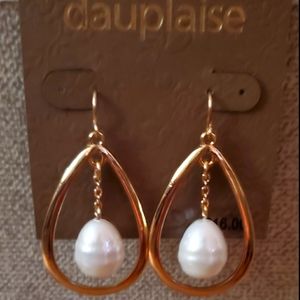 2/$10 💕 NWT Gold Hoop/Pearl Dangley Earrings